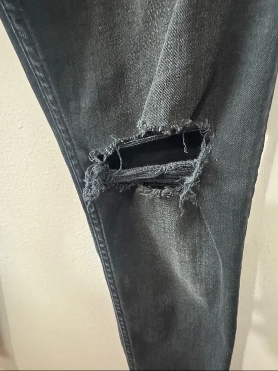 H&M Women's Black Skinny Jeans with Distressed Knees - Picture 2 of 7